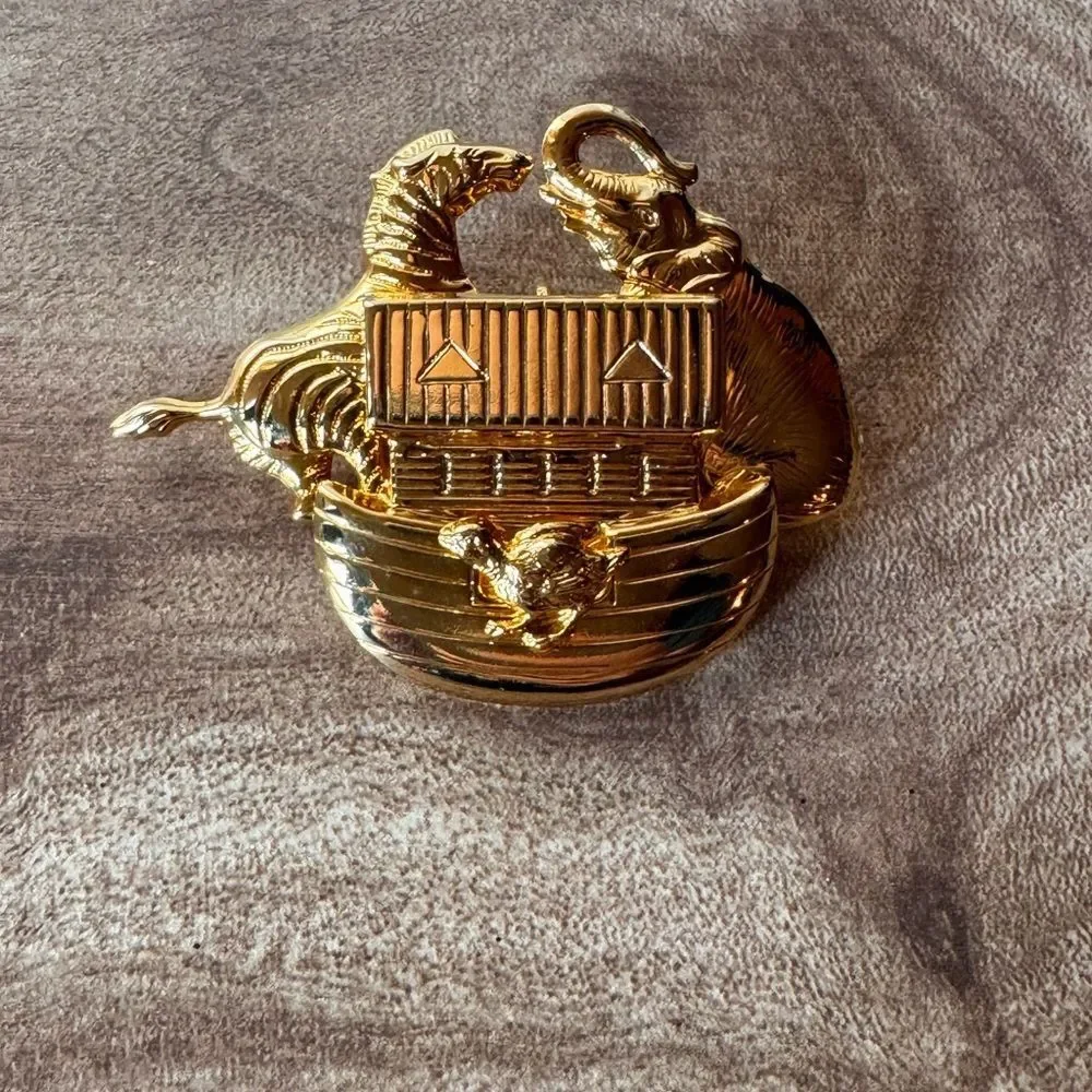 Premier Designs Noah’s Ark Brooch Gold Tone Metal Collectible Costume Religious